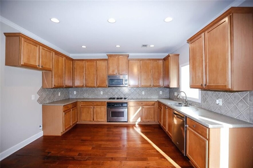 Building Photo - 3380 Gables Ct