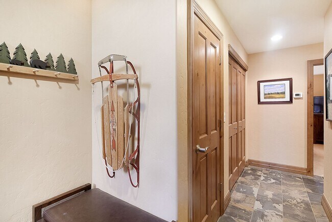 Building Photo - 44 Linden Ln