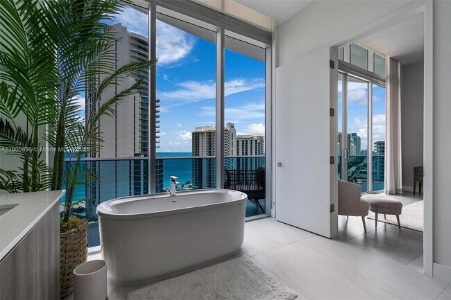 Building Photo - 17550 Collins Ave