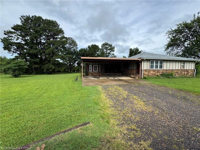 Building Photo - 600 Paw Paw Rd