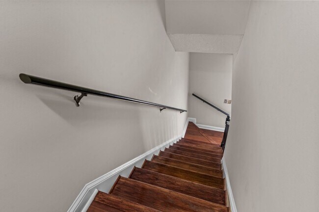 Building Photo - 5624 Darrow Dr