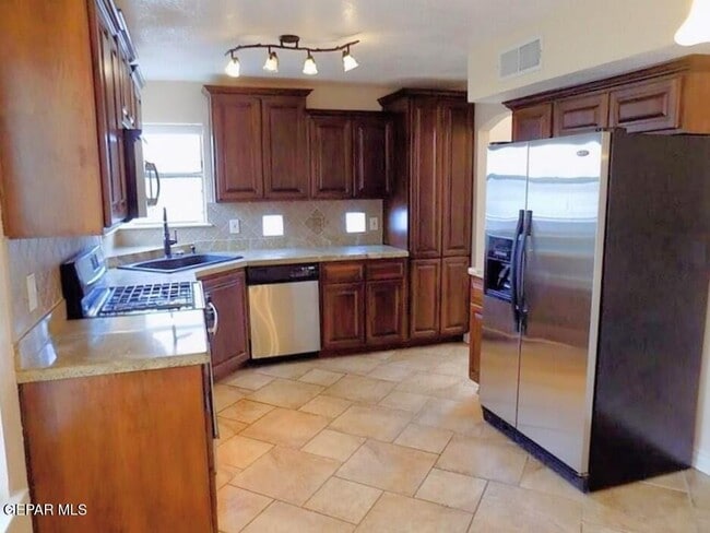 Building Photo - 5473 Roger Maris Dr