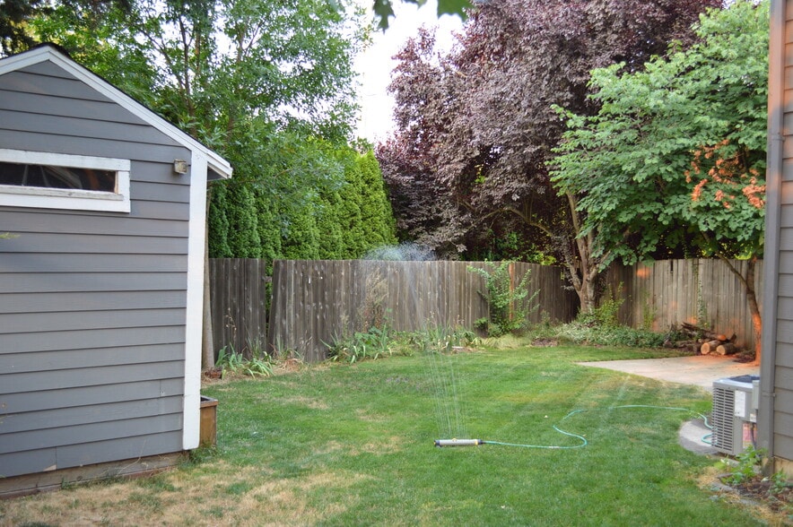 Large backyard - 16541 Southwest Daylily Street