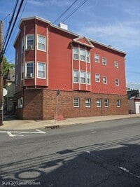 Building Photo - 312 Elm St