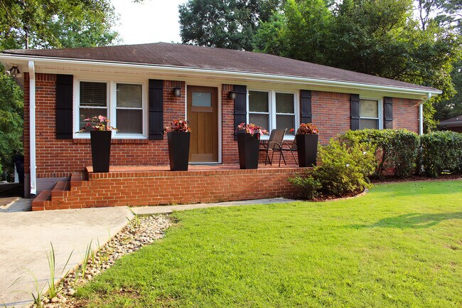 Building Photo - 2287 Vistamont Dr