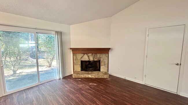 Building Photo - Alpharetta 3 Bedroom-2 Bathroom, Minutes F...