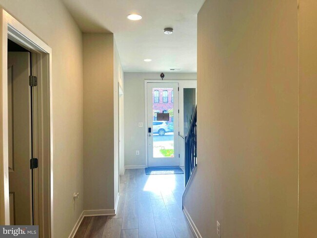 Building Photo - 23006 Sullivans Cove Sq