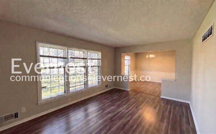 Building Photo - 13002 Crystal Ave