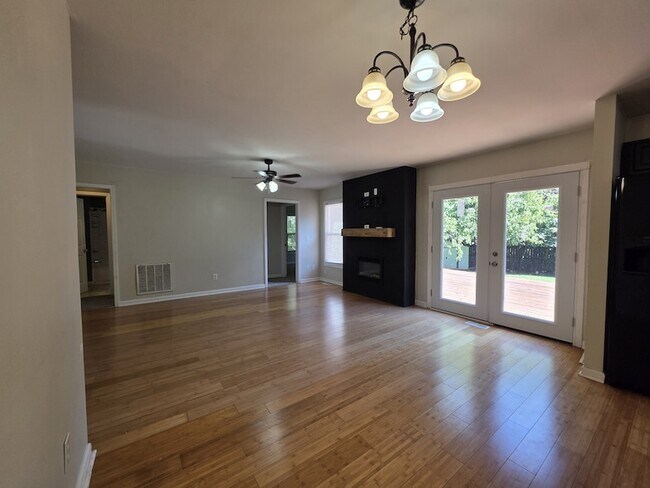 Building Photo - 3483 Arvin Dr