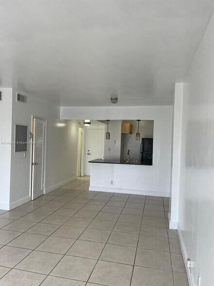 Building Photo - 1455 N Treasure Dr