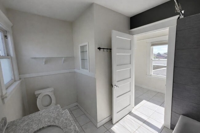 Building Photo - 1610 W 36th Pl