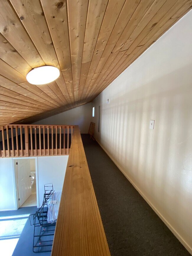 Building Photo - 6599 Del Playa Dr