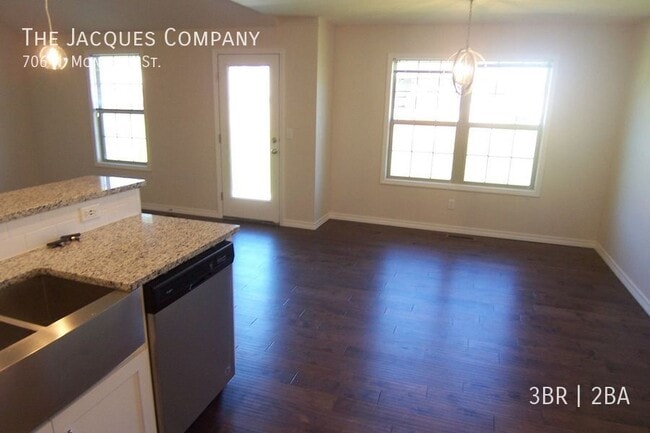 Building Photo - 706 N Montego St
