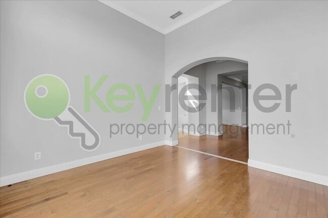 Building Photo - 6820 Cherry Ridge Cir