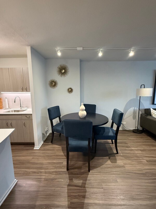 Building Photo - 1125 N Dearborn St