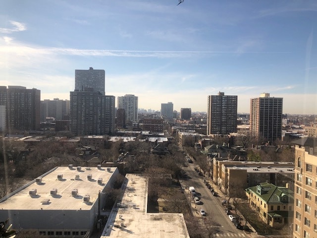 Building Photo - 4343 N Clarendon Ave