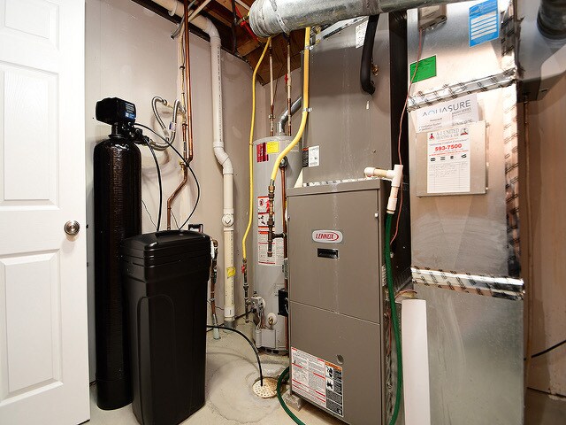 Building Photo - 14902 Mormon St