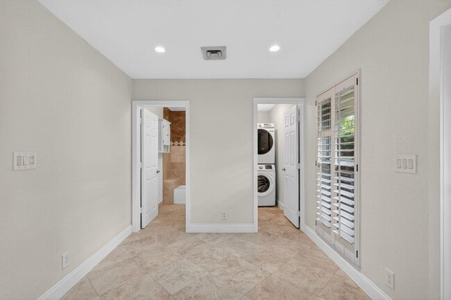 Building Photo - 2213 NE 16th St