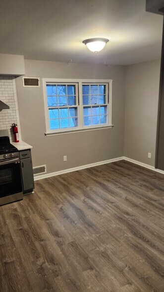 Building Photo - 17 Union Ave