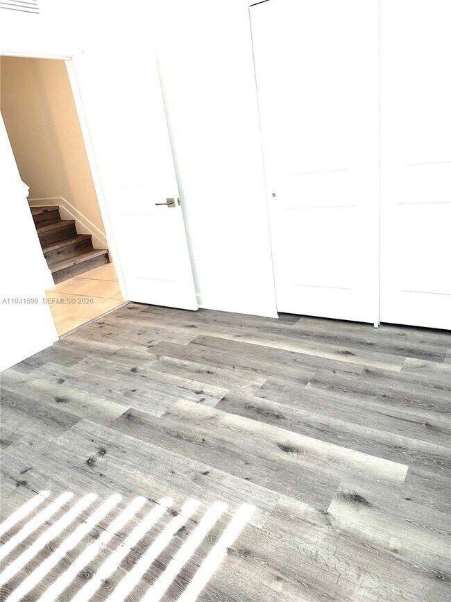 Building Photo - 2418 SE 10th St