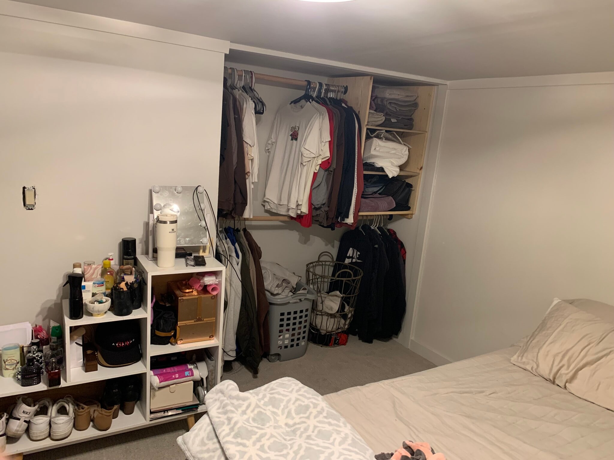 Closet - 230 N 700 W