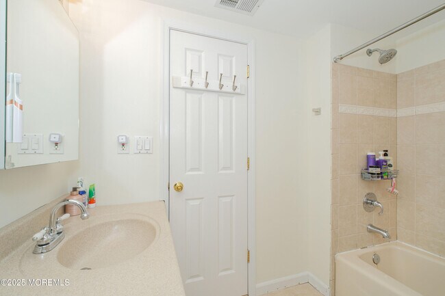 Building Photo - 209 Woodcrest Rd