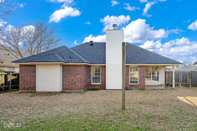 Building Photo - 3 Bedroom 2 bath Brick Home!