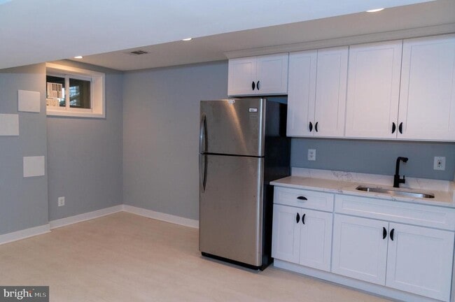 Building Photo - 706 Longfellow St NW