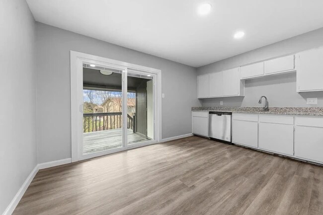 Kitchen - 124 Wind Ridge Dr