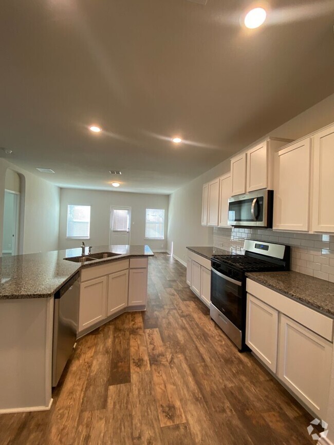 Building Photo - $300 OFF 1ST MONTH RENT IF YOU MOVE IN WIT...