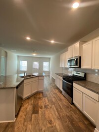 Building Photo - $300 OFF 1ST MONTH RENT IF YOU MOVE IN WIT...