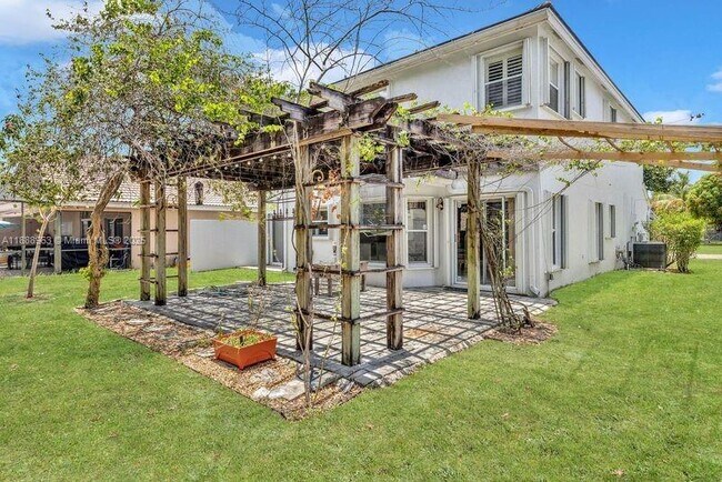 Building Photo - 10766 Crescendo Cir