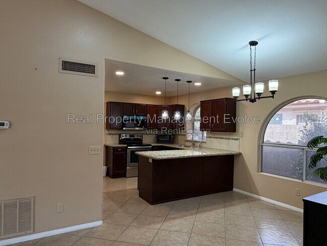 Building Photo - 7568 W Kerry Ln