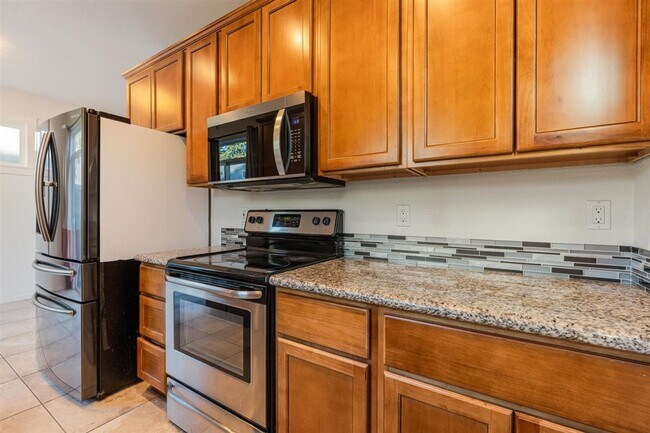 Building Photo - Charming 3 Bedroom 2.5 Bath Condo Available Now!