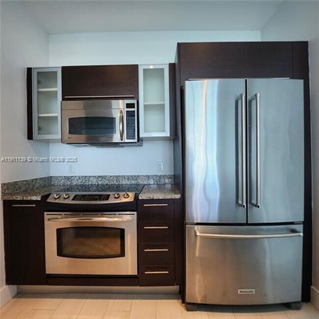 Building Photo - 950 Brickell Bay Dr