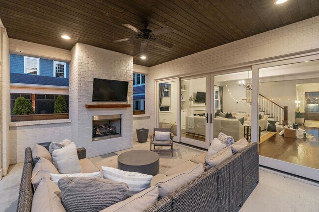 Building Photo - Luxury 12 South Living! $13,000 per month ...