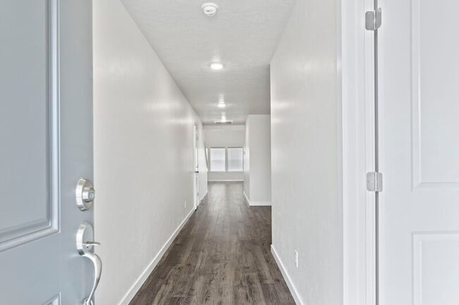 Building Photo - 10419 Rockaway Ridge St