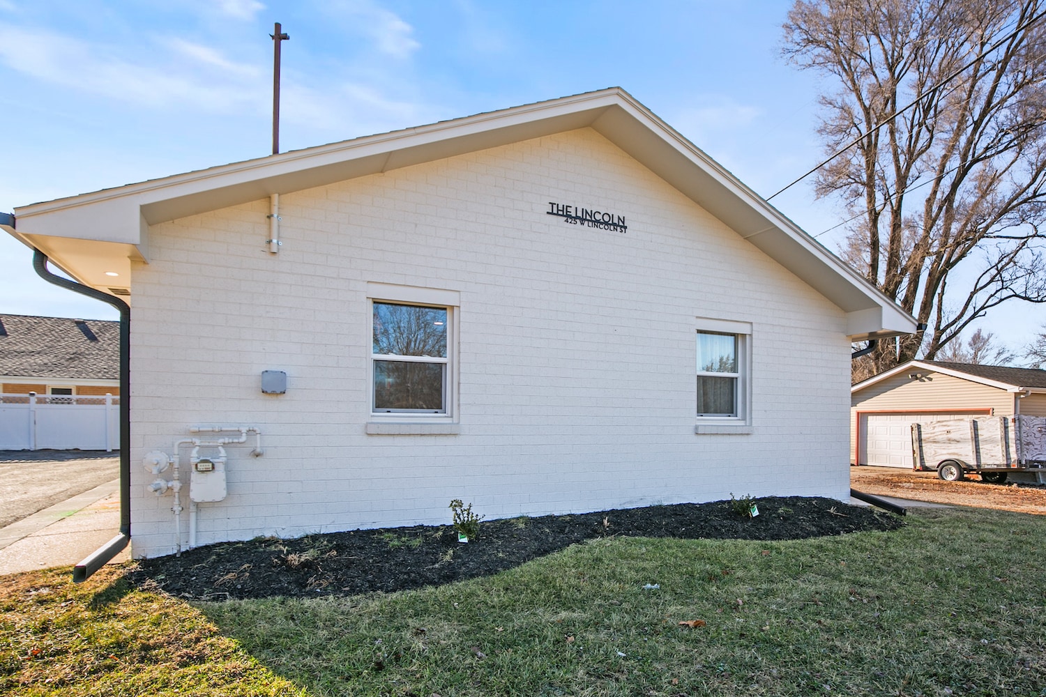 Exterior - 425 W Lincoln St