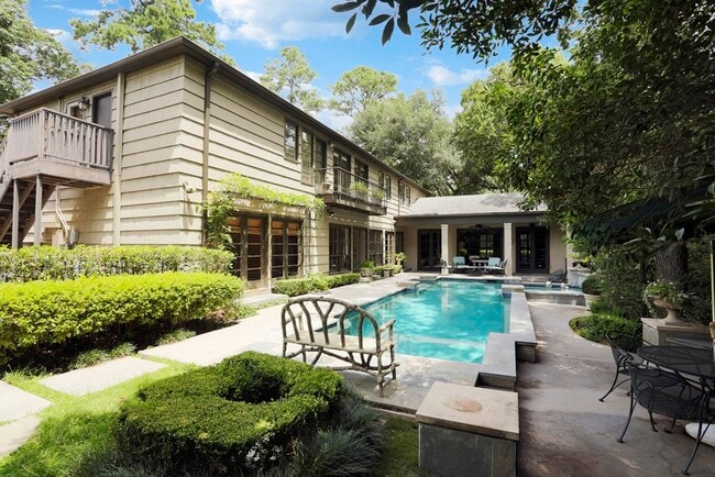 Building Photo - 9 Pine Forest Cir