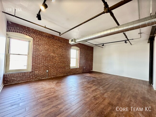 Building Photo - 204 Walnut St