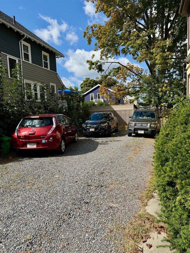 Building Photo - 27 Hillsdale Rd