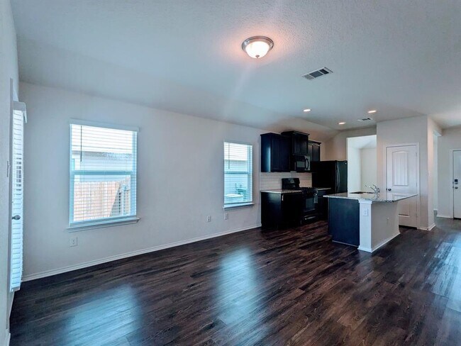 Building Photo - 121 Dylan Dr
