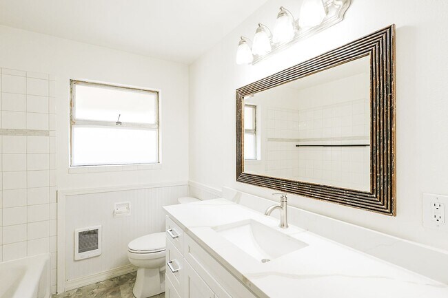 Building Photo - 4416 67th Ave W