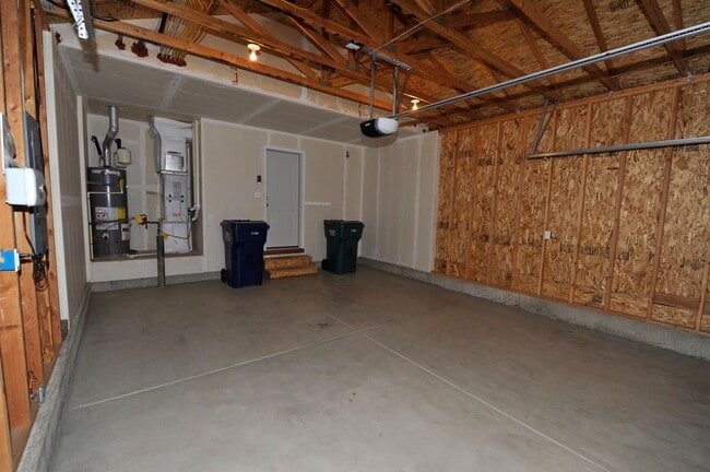 Building Photo - 1288 N Pyroclast St