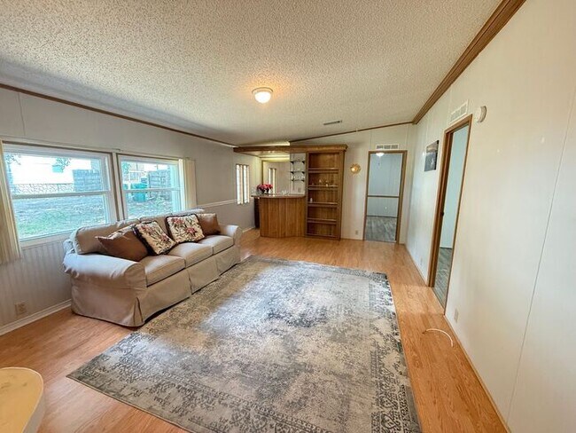 Building Photo - 2/2 Lady Lake Home