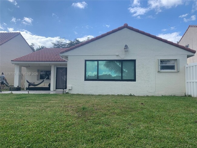 Building Photo - 2925 E Aviary Dr