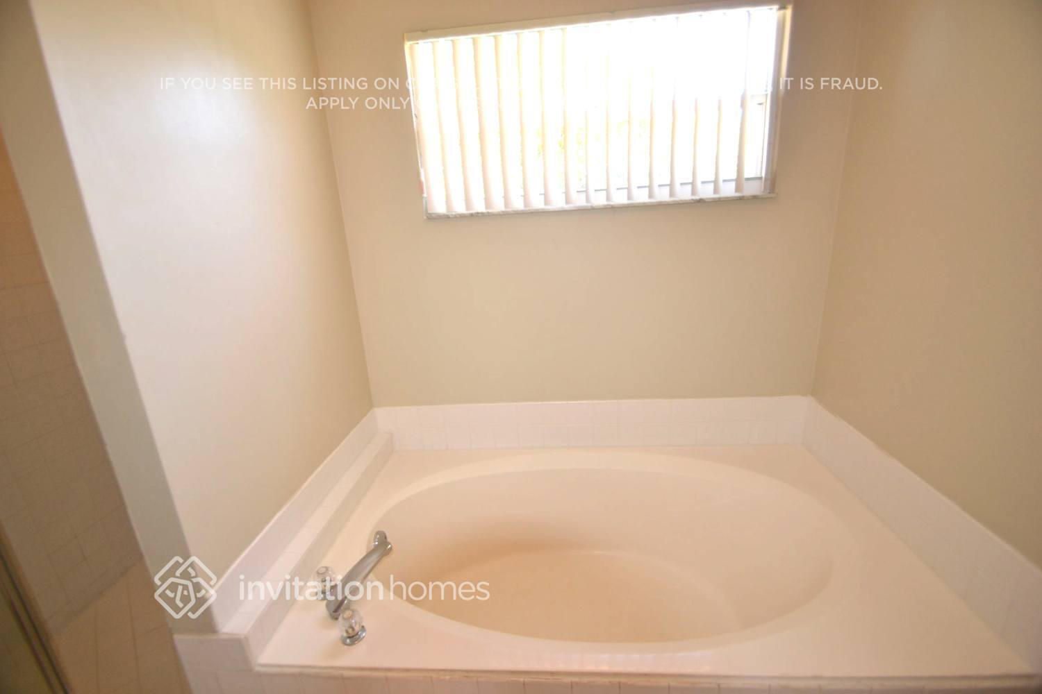 Building Photo - 2632 W Saratoga Dr