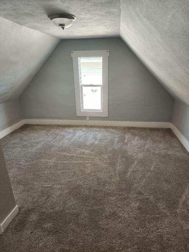 Building Photo - 3 Bedroom House for Rent