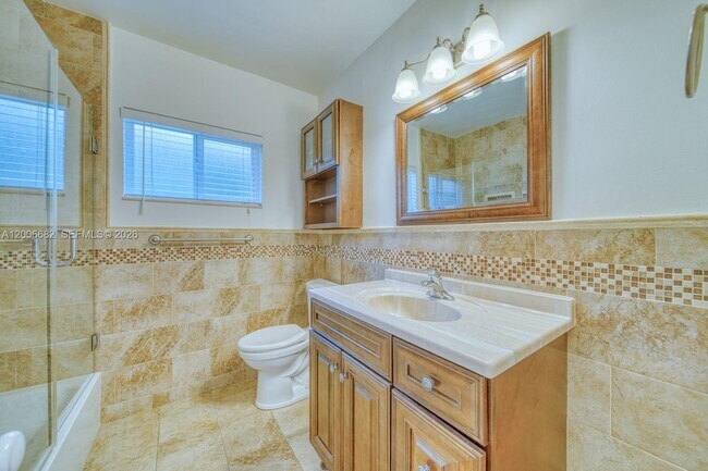 Building Photo - 1435 Blue Rd