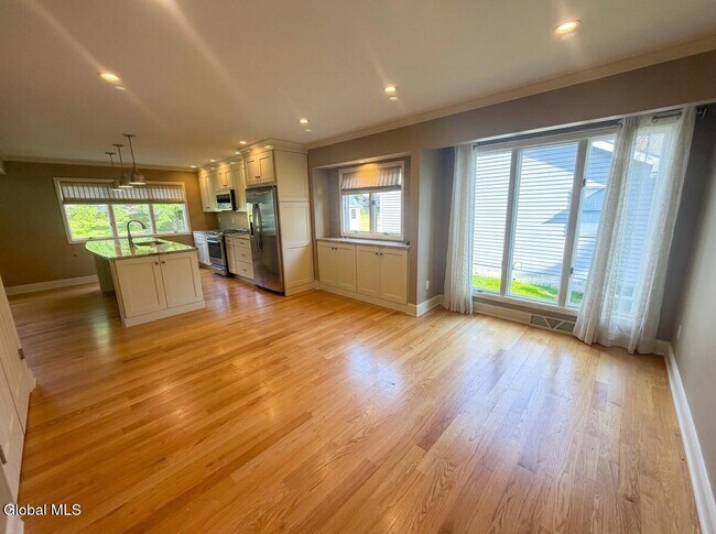 Building Photo - 53 Huntleigh Dr